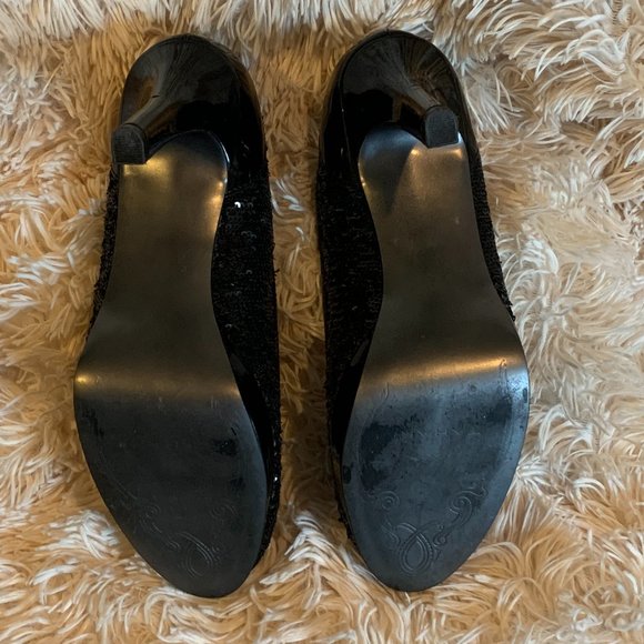 Gently Worn Tahari Cheryl Classy Sequined Heels - Picture 4 of 4